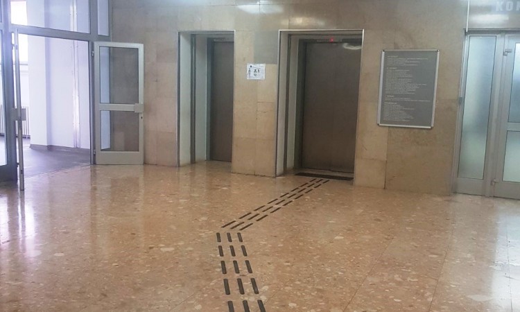 U Općoj bolnici postavljene taktilne podloge za slijepe i slabovidne osobe