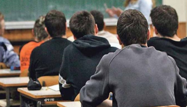 U osnovnim i srednjim školama ZDK počelo drugo polugodište