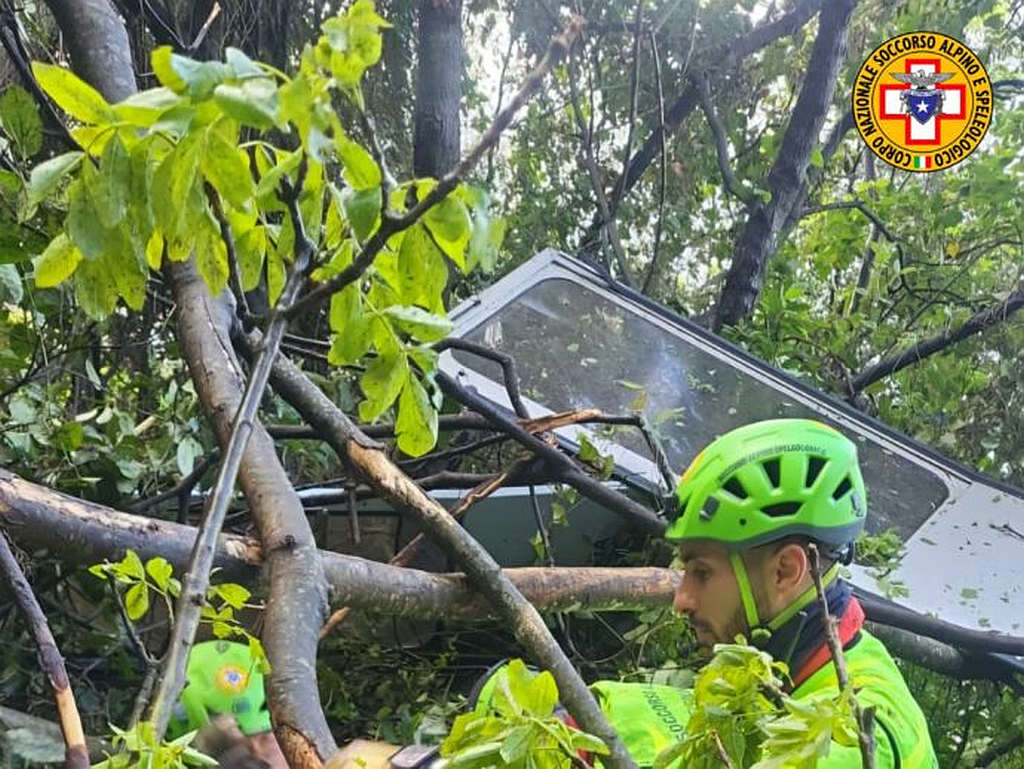 U padu žičare poginule tri osobe, za jednom se traga