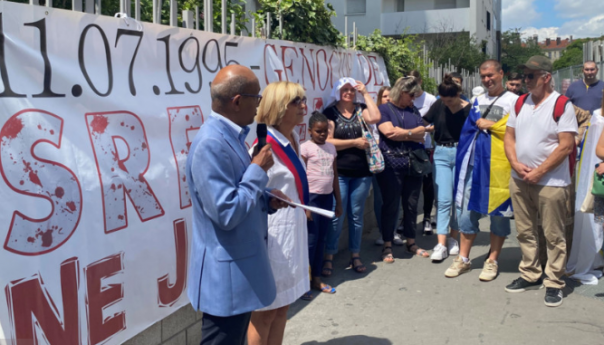 U Parizu obilježena godišnjica genocida u Srebrenici