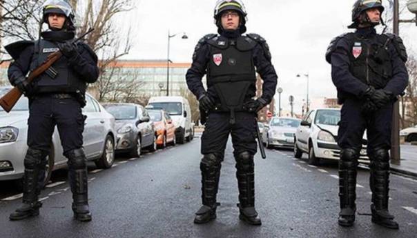 U Parizu sukob policije i demonstranata na protestima zbog otpuštanja radnika