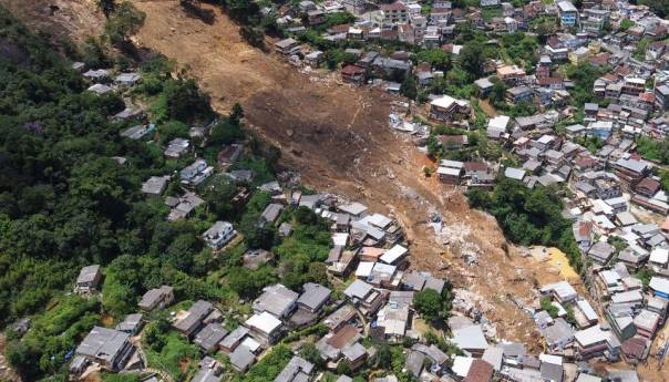 U Petropolisu 165 ljudi stradalo u klizištima i poplavama