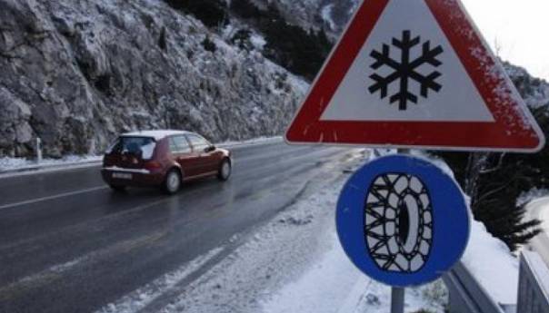 U planinskim predjelima zaleđen kolovoz, u jugozapadnoj Bosni jaki udari vjetra
