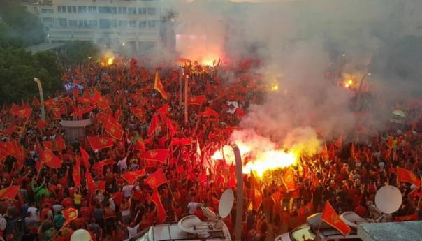 U Podgorici 50.000 građana poručilo da ne daju Crnu Goru