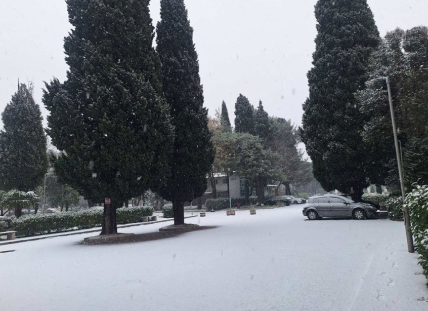 U Podgorici pada snijeg