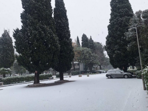 U Podgorici pada snijeg