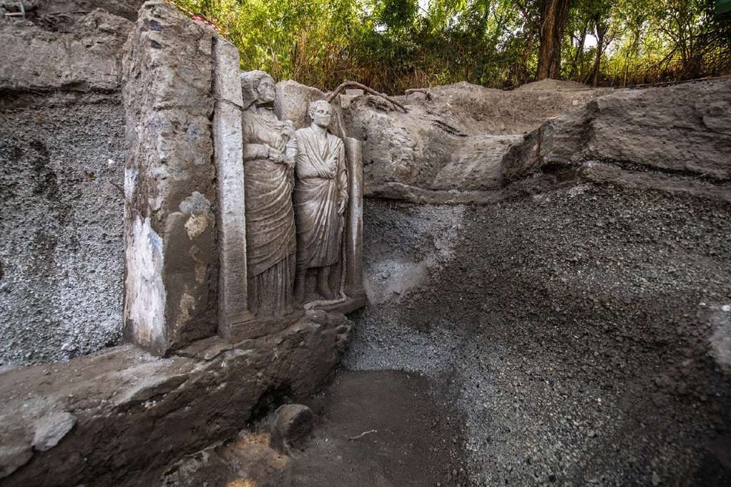U Pompejima tokom iskopavanja grobnice otkrivene dvije skulpture u gotovo prirodnoj veličini