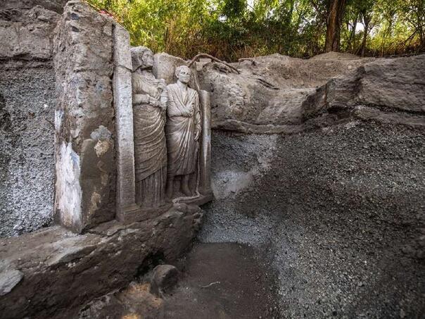 U Pompejima tokom iskopavanja grobnice otkrivene dvije skulpture u gotovo prirodnoj veličini
