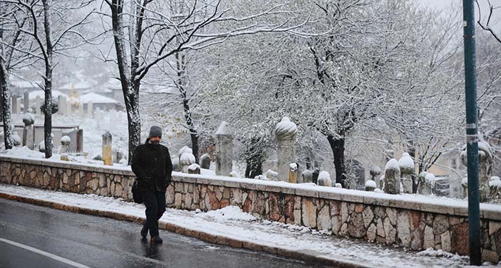U ponedjeljak narandžasto upozorenje za veći dio BiH zbog olujnih udara juga