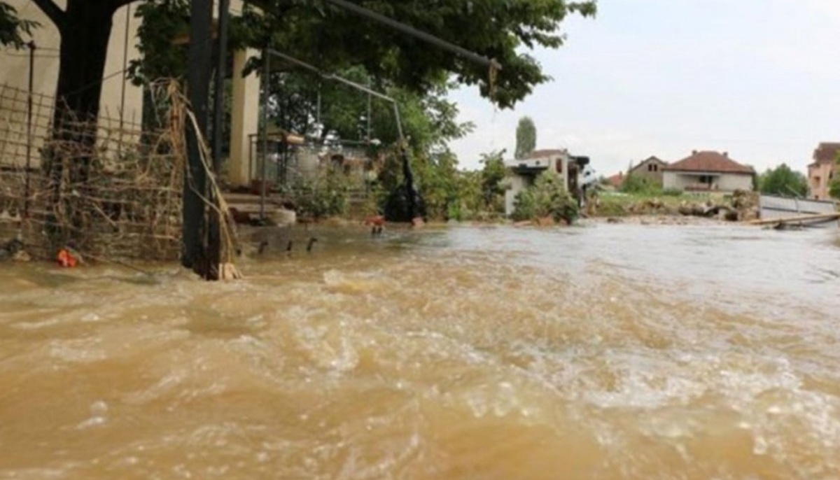 U poplavama i klizištima poginule 22 osobe