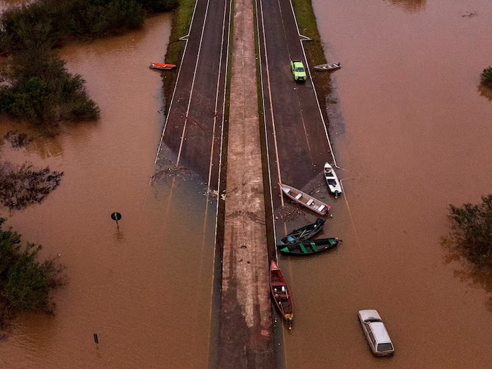 U poplavama u Brazilu poginulo najmanje 155 osoba