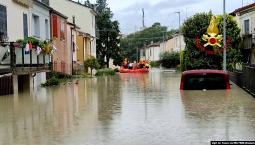 U poplavama u Italiji poginule dvije osobe, hiljade evakuirane iz domova