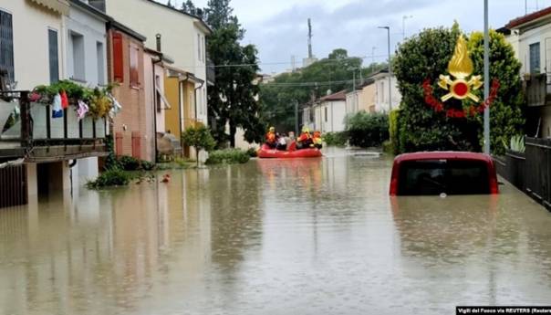 U poplavama u Italiji poginule dvije osobe, hiljade evakuirane iz domova
