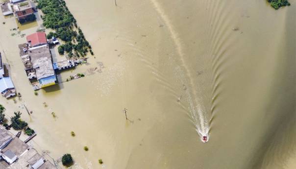 U poplavama u Kini najmanje 14 mrtvih