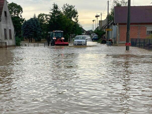 U poplavljenom podrumu u Rasinji pronađeno tijelo žene