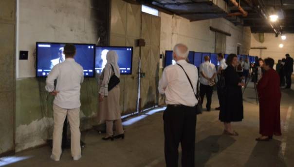 U Potočarima otvorena video izložba 'Srebrenica: Naša priča'