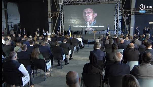 U Potočarima počela komemoracija za žrtve genocida