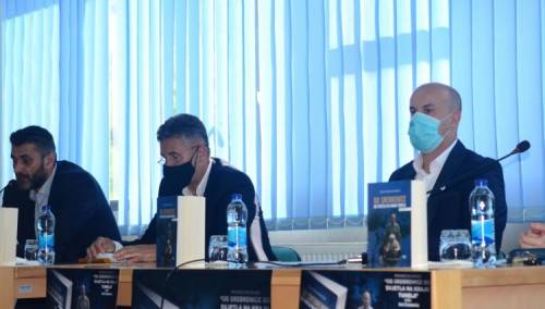 U Potočarima predstavljena knjiga 'Od Srebrenice do svjetla na kraju tunela'