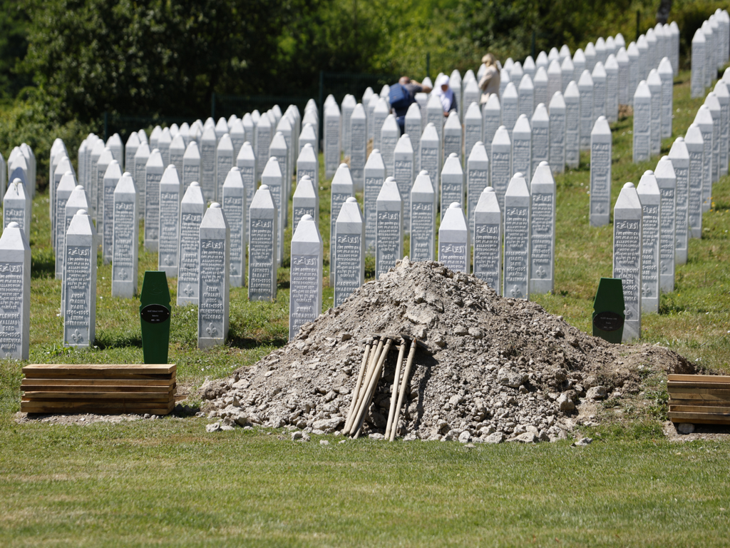 U Potočarima sve spremno za kolektivnu dženazu i ukop deset žrtava genocida