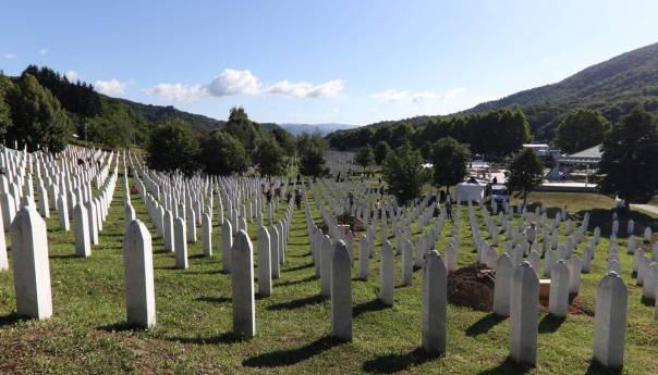 U Potočarima u toku reekshumacije posmrtnih ostataka 85 žrtava genocida