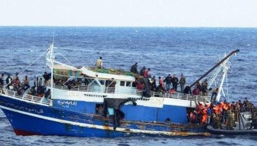 U potonuću broda kod Tunisa stradalo najmanje 30 migranata