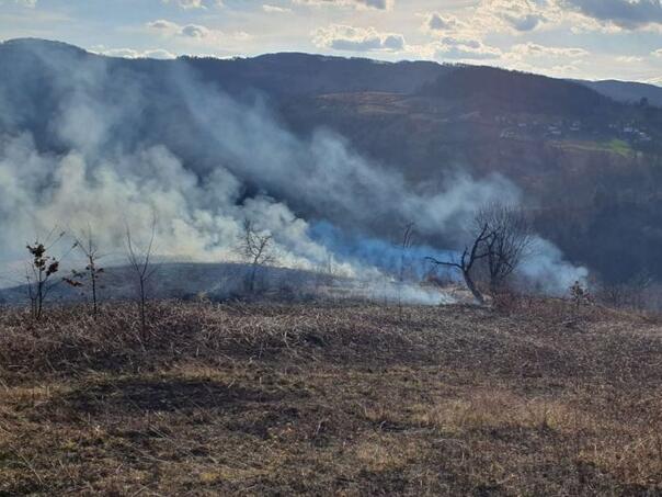 U požaru kod Gračanice smrtno stradao muškarac