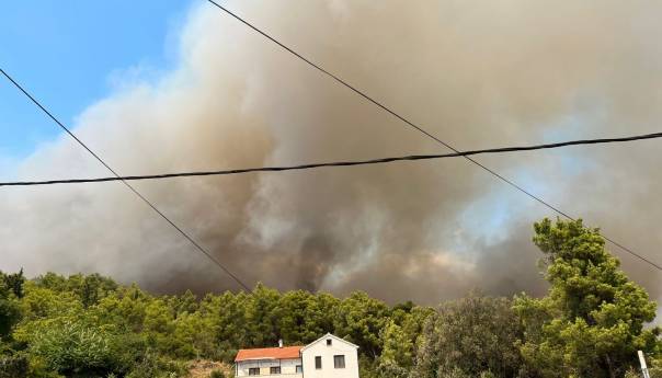 U požaru na Hvaru poginula jedna osoba