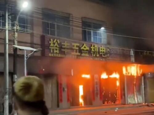 U požaru na jugu Kine poginulo 12 osoba