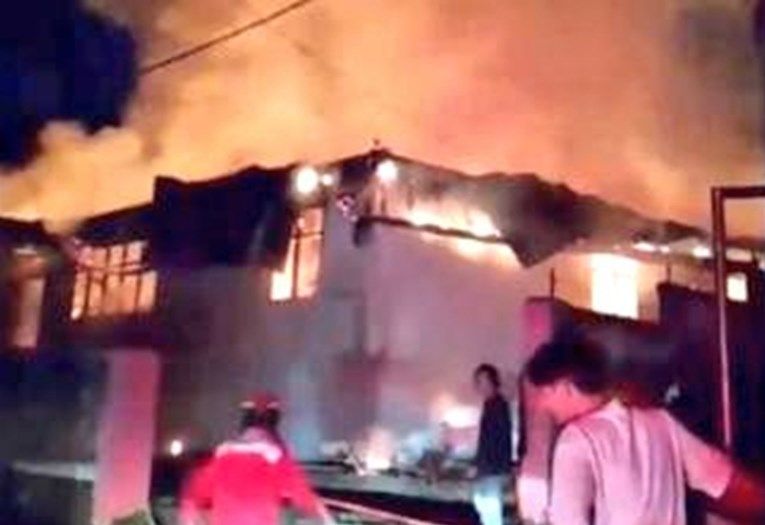 U požaru staračkog doma u Indoneziji poginulo 16 osoba