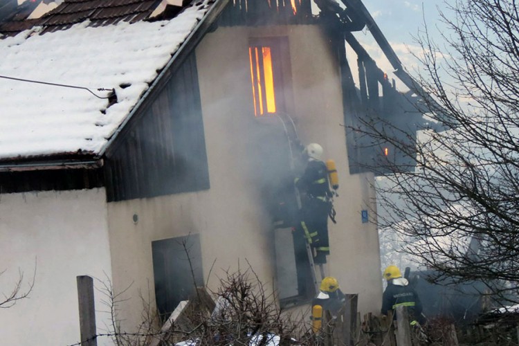 U požaru u kući na Palama stradala jedna starija osoba