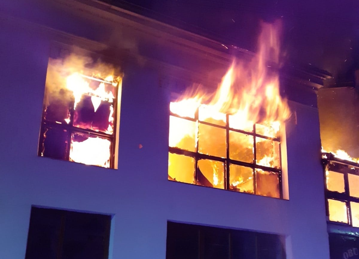 U požaru u Mostaru izgorio sprat napuštene zgrade