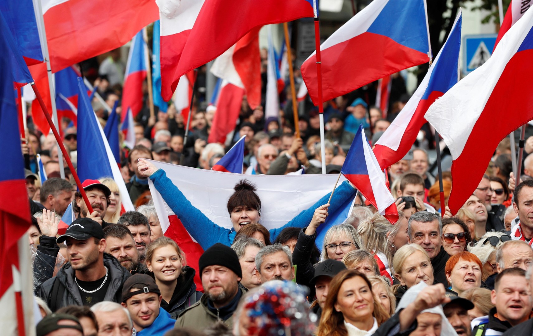U Pragu protesti protiv vlade, građani traže niže cijene energenata