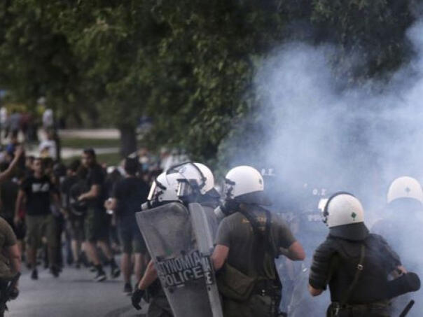 U predgrađu Atine izbili sukobi grupe ljudi i policije