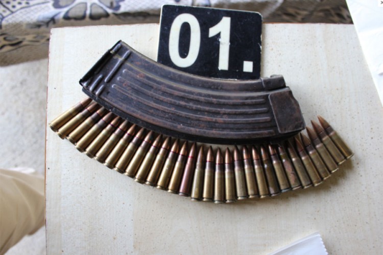 U pretresima pronađena droga, novac, oružje i municija