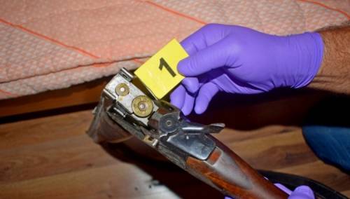 U pretresu dva stana u Sarajevu pronađeni droga i oružje, uhapšene dvije osobe