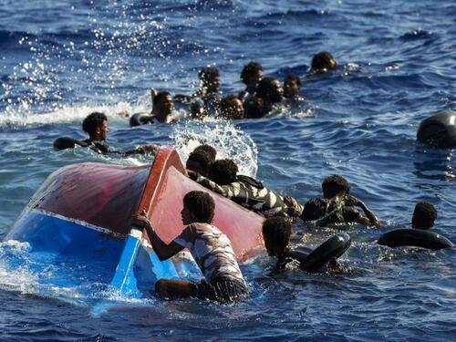 U prevrtanju čamca s migrantima kod libijske obale 53 poginulih