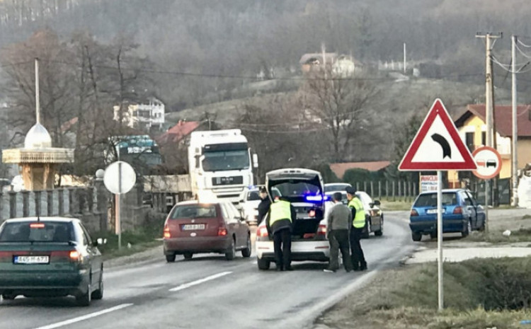 U prevrtanju kombija povrijeđen vozač