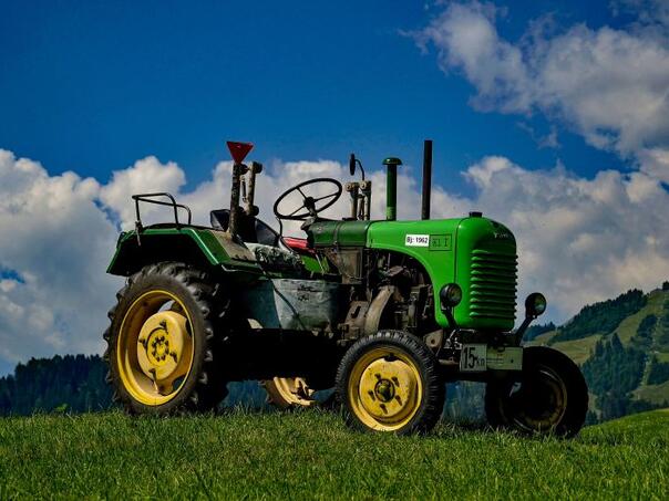 U prevrtanju traktora poginuo muškarac u BiH