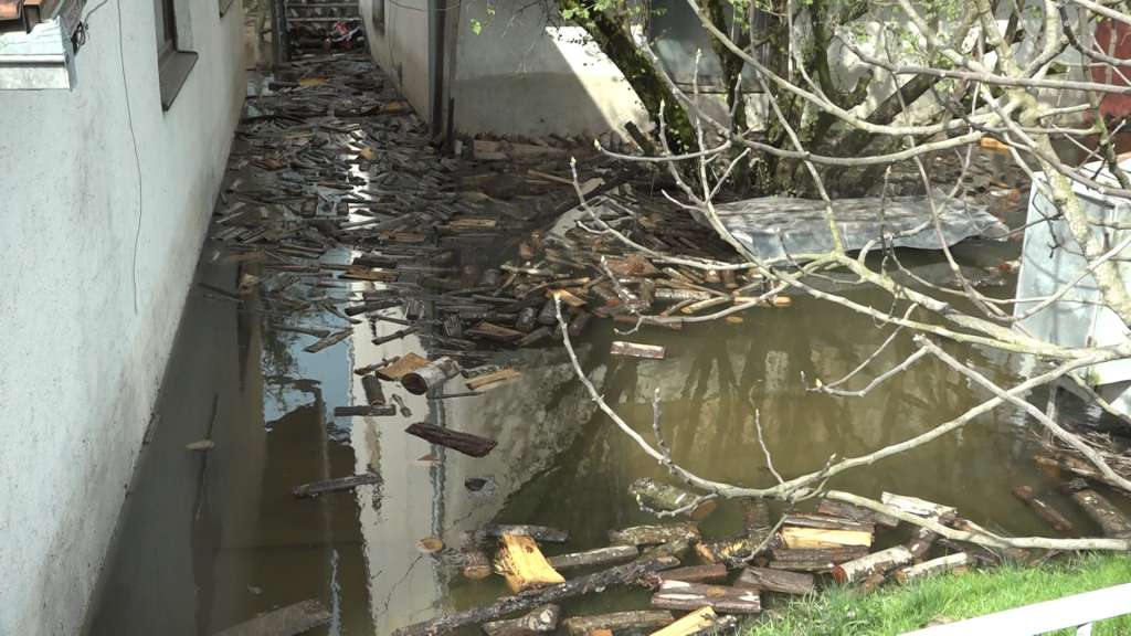 U Prijedoru čišćenje terena nakon poplava i dezinfekcija stambenih objekata