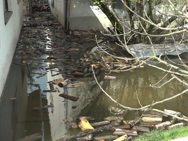 U Prijedoru čišćenje terena nakon poplava i dezinfekcija stambenih objekata