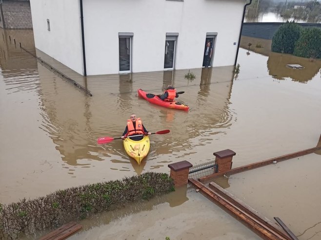 U Prijedoru evakuisano 12 mještana, zaplavljeno oko 600 objekata