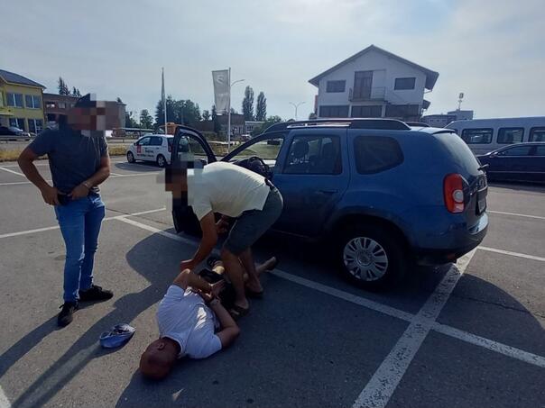 U Prijedoru uhapšen državljanin Srbije: Koristio ometač signala za krađe na parkingu