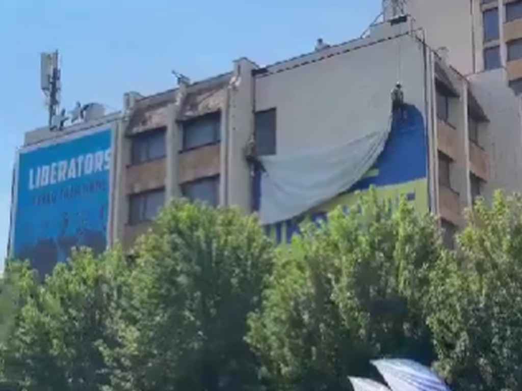 U Prištini bijesni na Zelenskog, uklonili zastavu Ukrajine iz centra grada