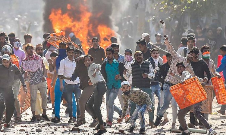 U protestima u Indiji poginulo 19 osoba, sukobile se hindu i muslimanske grupe