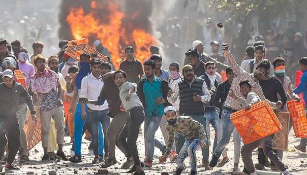 U protestima u Indiji poginulo 19 osoba, sukobile se hindu i muslimanske grupe