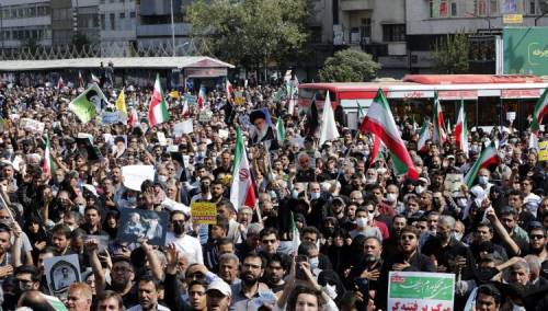 U protestu u Iranu najmanje 35 mrtvih