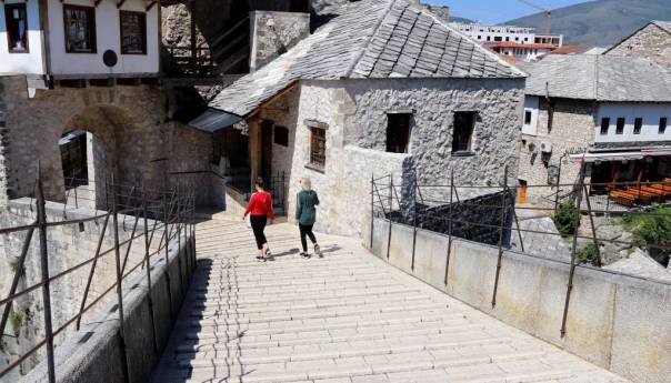 U prvih 11 mjeseci 2020. godine broj turista smanjen za 70,3 posto
