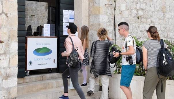 U prvoj sedmici od popuštanja mjera u Hrvatskoj više od osam hiljada turista