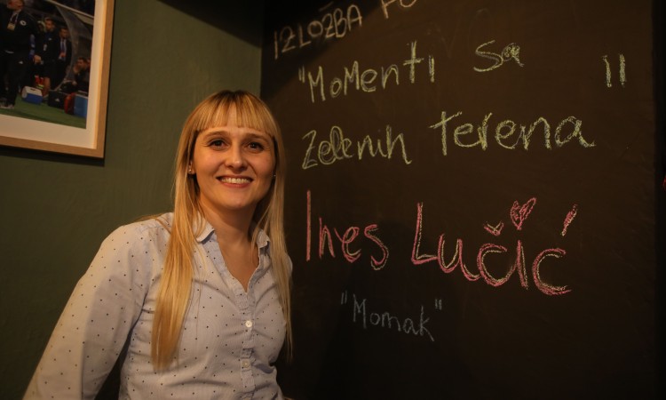 U pub-galeriji otvorena izložba fotografija 'Momenti sa zelenih terena'