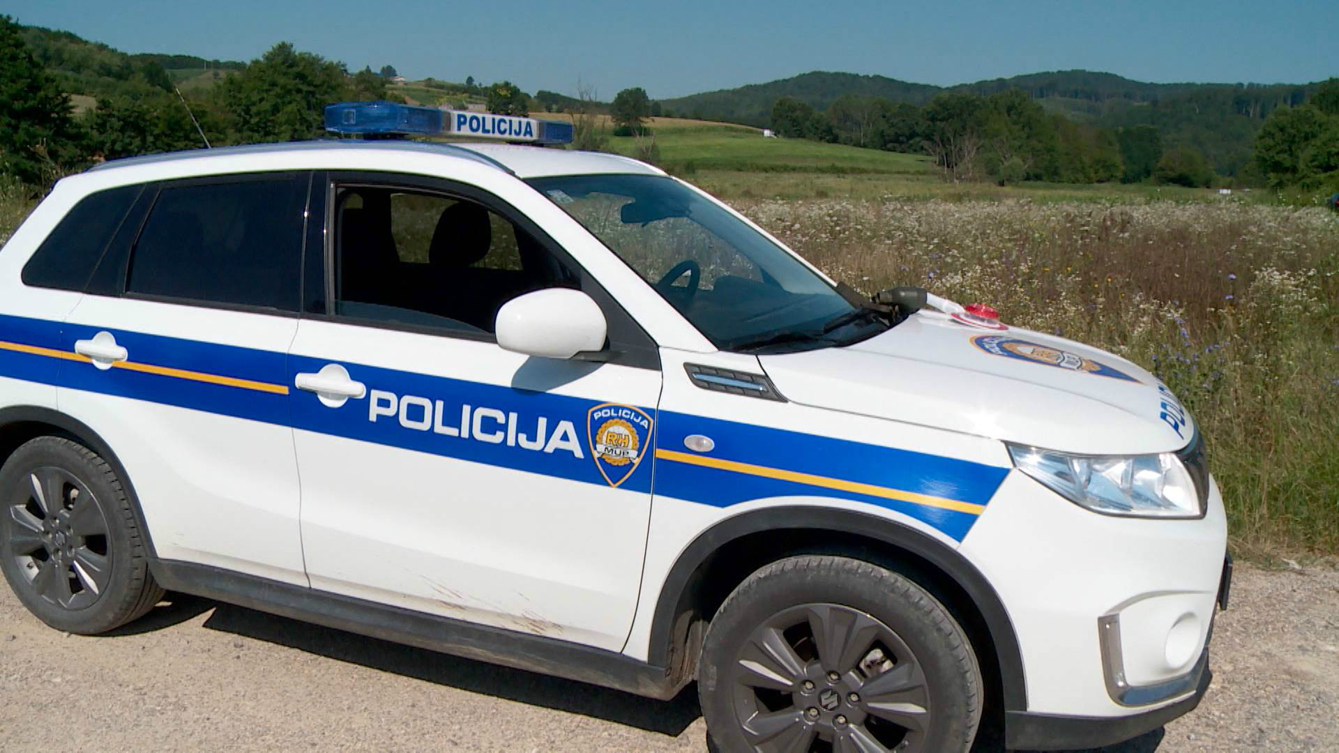 U pucnjavi u Kaštelima ubijen muškarac, dva ranjena
